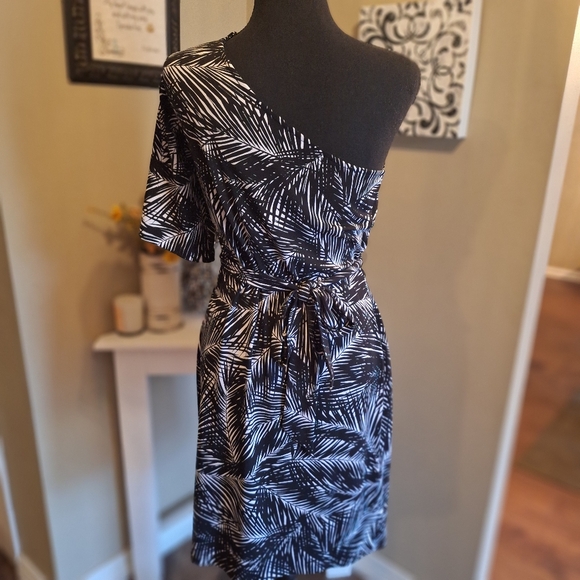 SALE! NWT $135 Michael by Michael Kors Black and White One Shoulder Dress - Picture 10 of 16